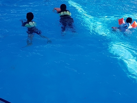 محاولة إنعاش طفل غرق في بركة سباحة في سخنين