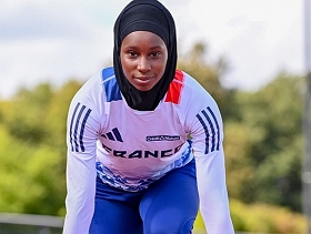 انتقادات لمنع عداءة فرنسية حضور افتتاح أولمبياد باريس بالحجاب