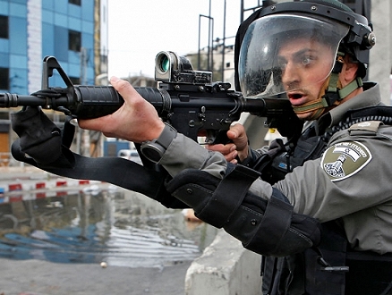 العيسوية: شرطة الاحتلال تطلق النار على شاب بزعم محاولة دهس عناصرها