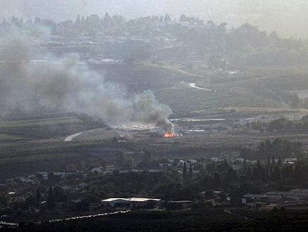 الاحتلال يهاجم جنوبي لبنان وحزب الله يستهدف مواقع إسرائيلية