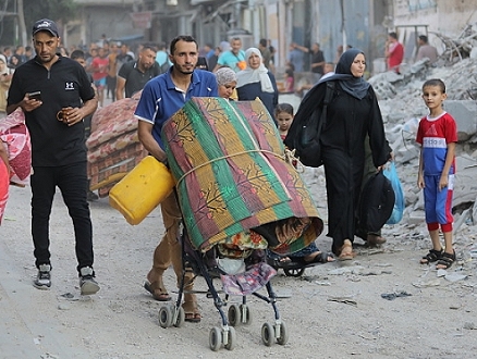 الحرب على غزة: نزوح بمخيم البريج والجيش الإسرائيلي ينسحب من خانيونس