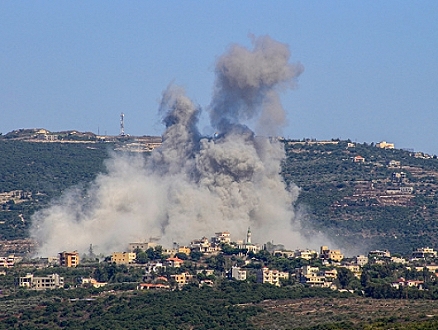 شهيدان بغارة على حولا وحزب الله يستهدف مواقع إسرائيلية