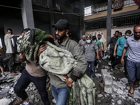 عام على الحرب: شهداء وجرحى باستهداف النازحين بالبريج وجباليا