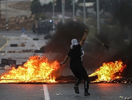 مداهمات واعتقالات بالضفة والقدس واشتباكات بطوباس