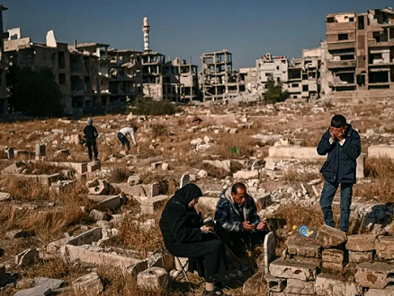 فلسطينيون يستذكرون التعذيب في سجون الأسد على أنقاض مخيم اليرموك