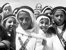 77 عاما على قرار التقسيم: جولات لجنة "أنسكوب" في فلسطين ومخيمات اليهود اللاجئين 1947 (32/9)