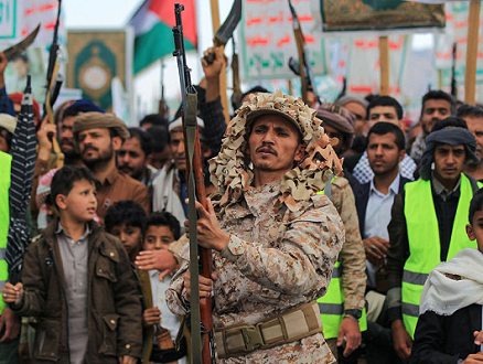 ترامب يقول إن الدعم العسكري الإيراني للحوثيين تراجع: "سيُبادون بالكامل"